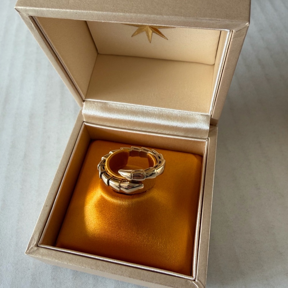 Bvlgari Serpenti Viper18k Yellow Gold Wrap Ring
USsize of approximately3.5to4.25 - Picture 5 of 16